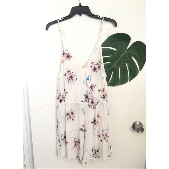 PacSun Dresses & Skirts - Pacsun Romper floral print white